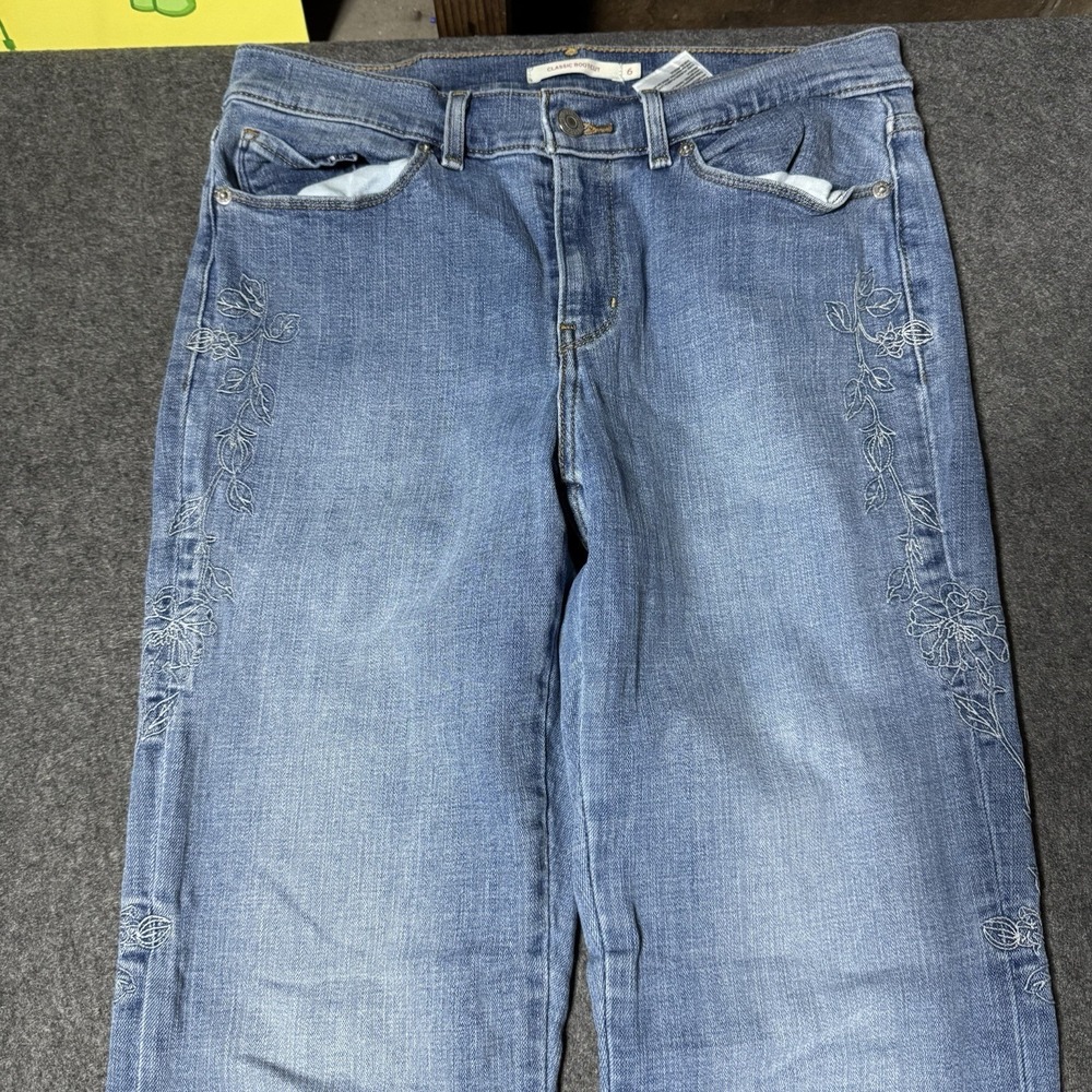Levi's Womens Classic Bootcut Embroidered Floral Design Size 6‎ Boho Retro Y2K - Picture 3 of 13